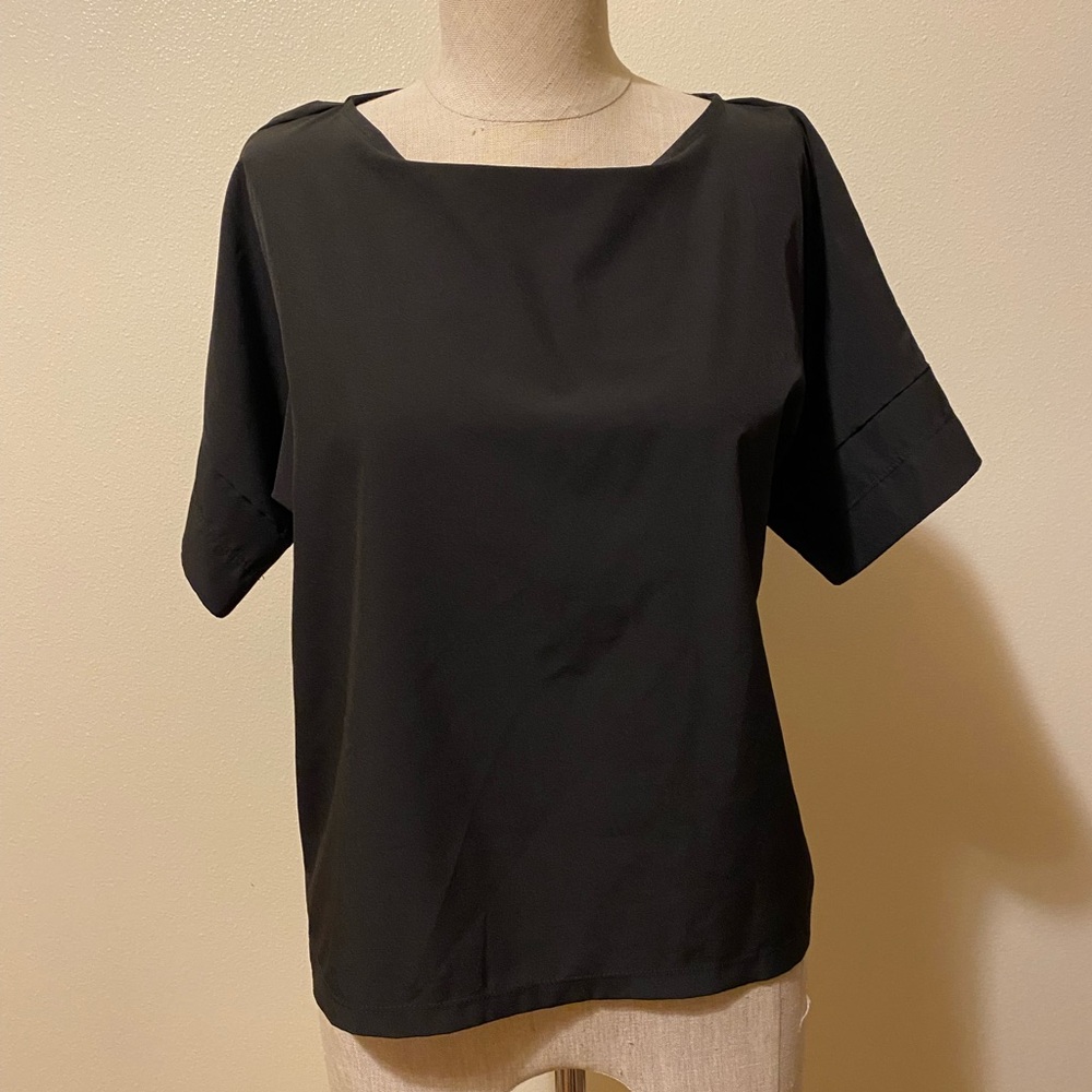 Albion - Women's Black Square Neck Short Sleeve Top